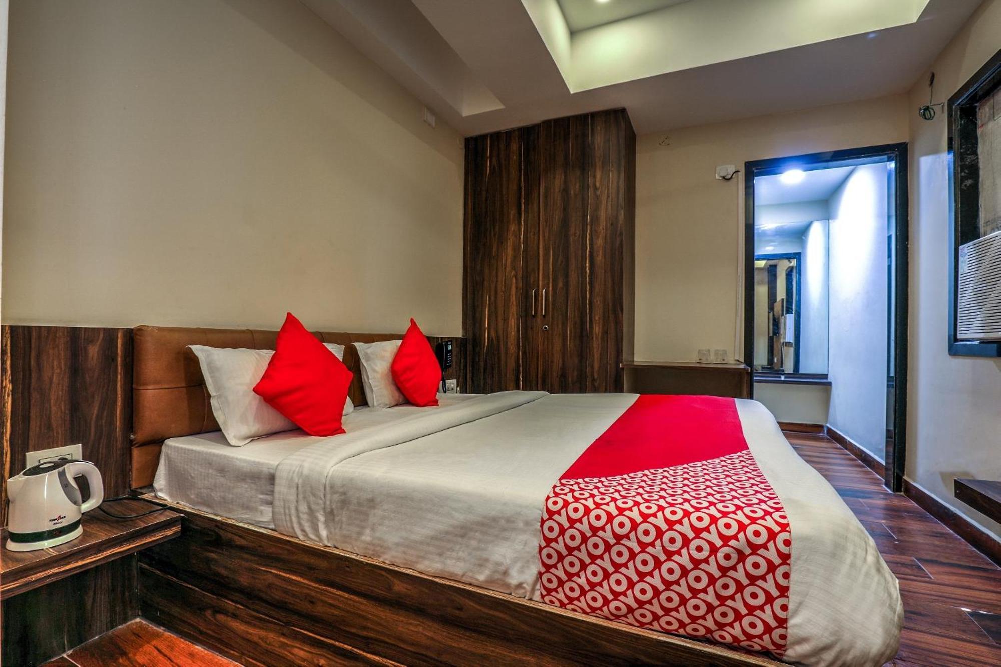 Capital O Sky Grand Hotel Хидерабад Екстериор снимка