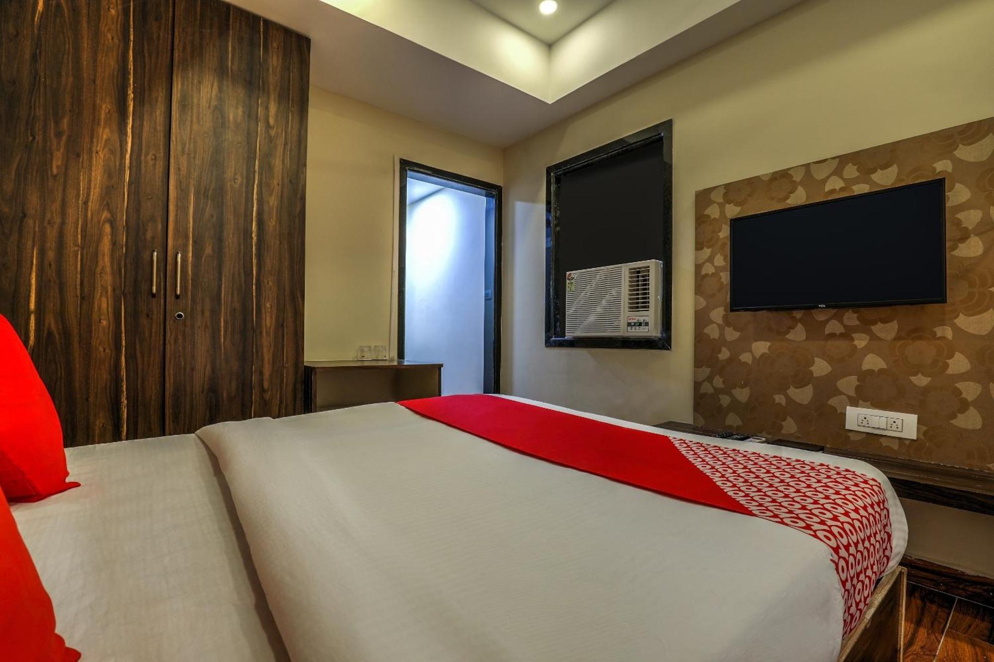 Capital O Sky Grand Hotel Хидерабад Екстериор снимка