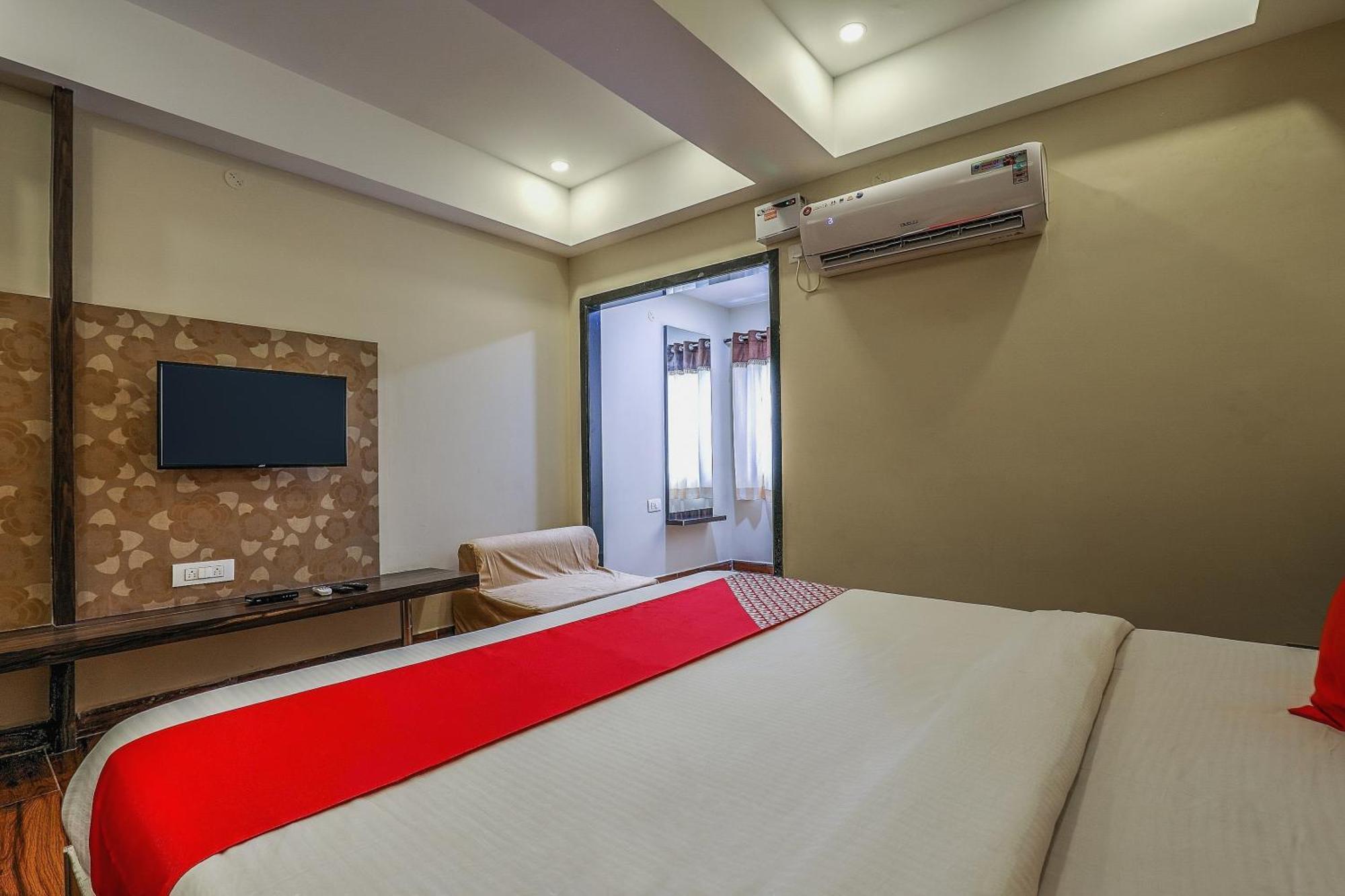 Capital O Sky Grand Hotel Хидерабад Екстериор снимка