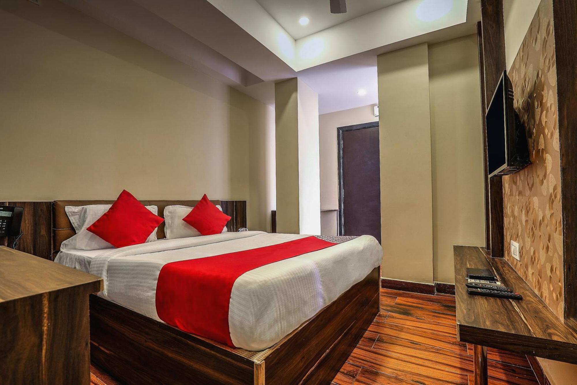Capital O Sky Grand Hotel Хидерабад Екстериор снимка