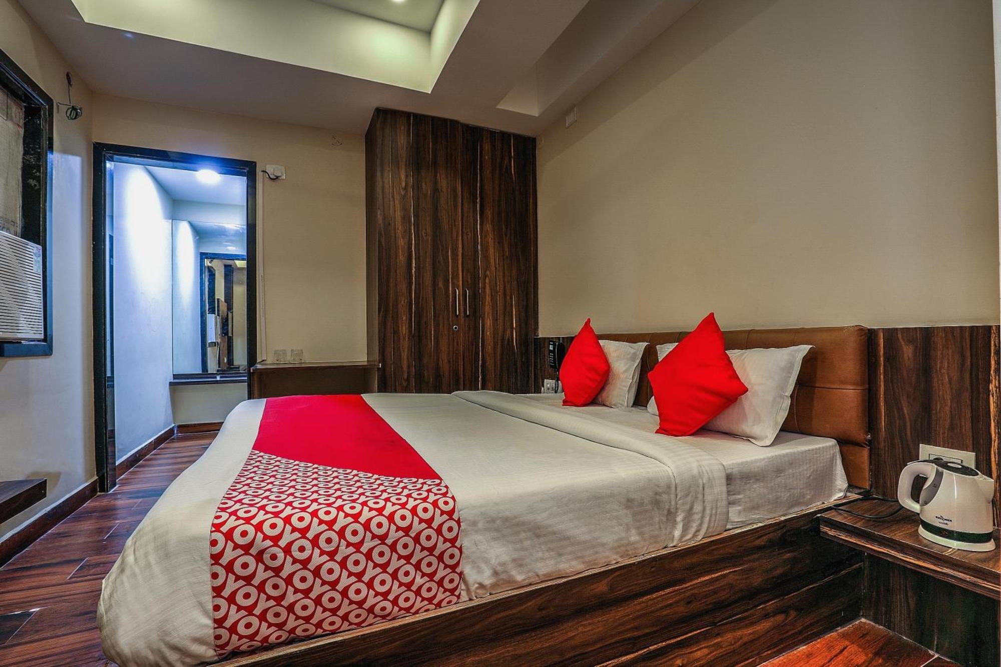 Capital O Sky Grand Hotel Хидерабад Екстериор снимка