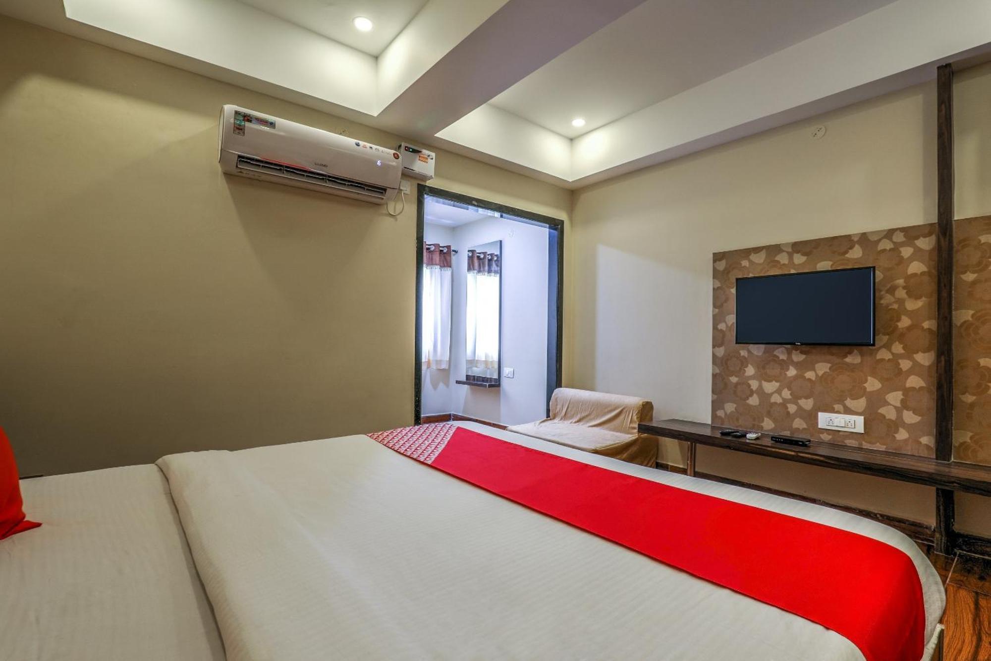 Capital O Sky Grand Hotel Хидерабад Екстериор снимка