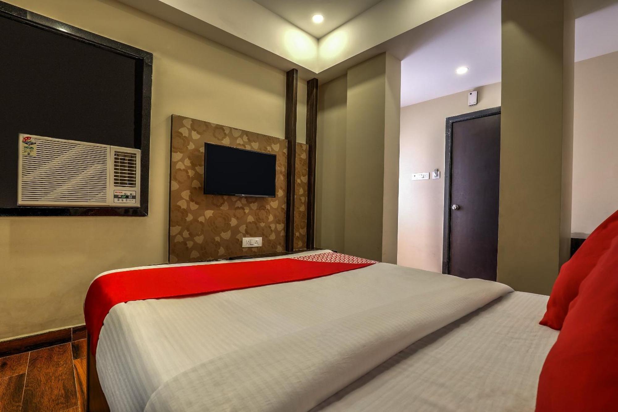 Capital O Sky Grand Hotel Хидерабад Екстериор снимка